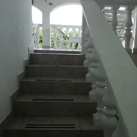 马里加公寓